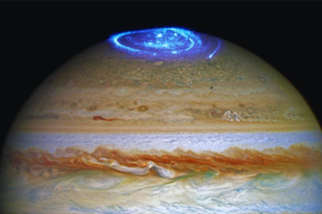 El misterio de las auroras de Júpiter: dos telescopios, una misma noche y señales contradictorias