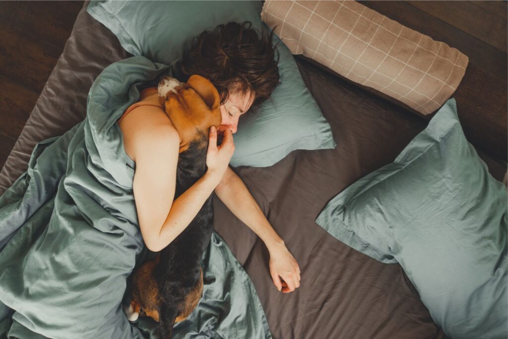 dormir con la mascota