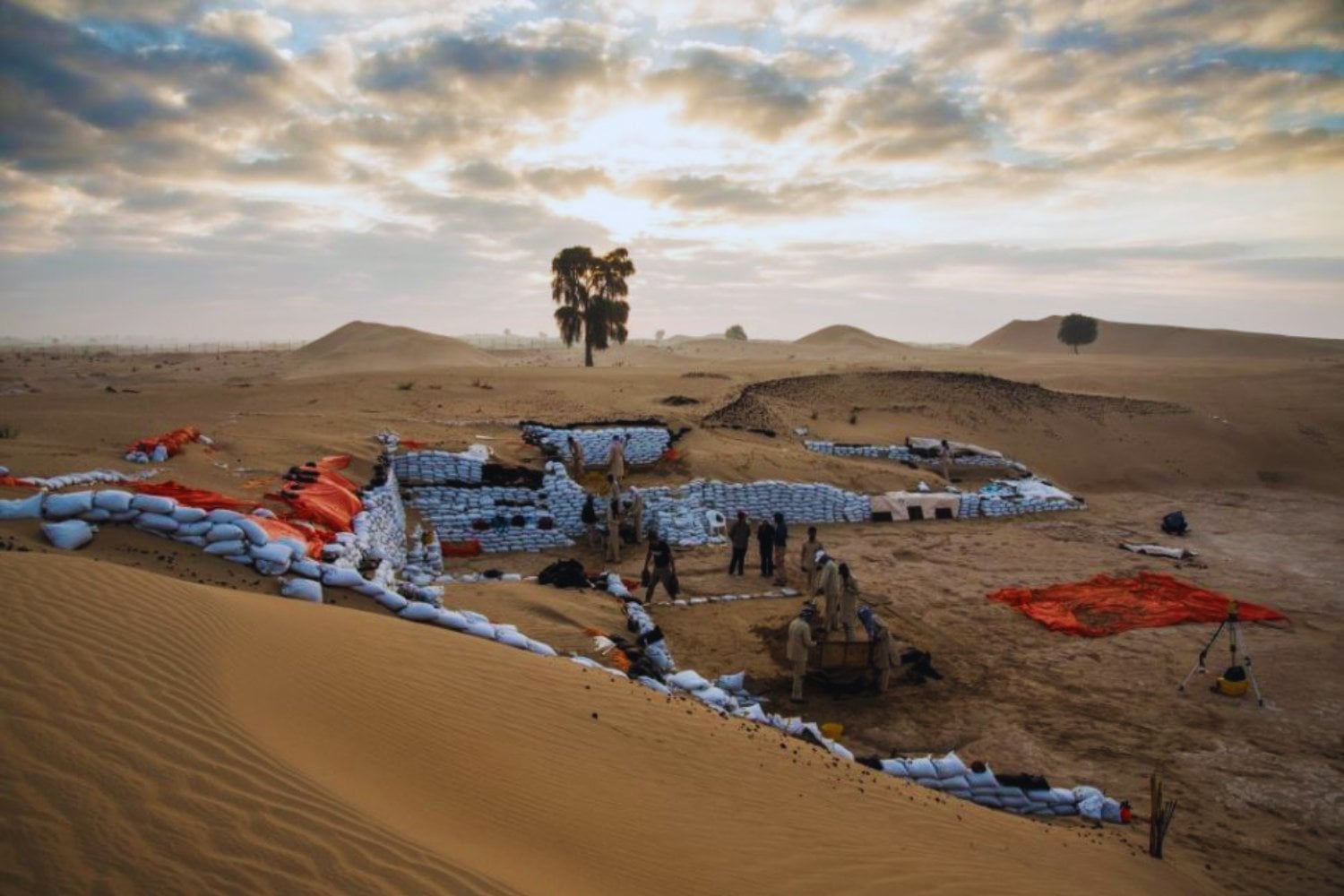 La ciudad olvidada bajo las dunas: el hallazgo que podría reescribir la historia del desierto Extracto: