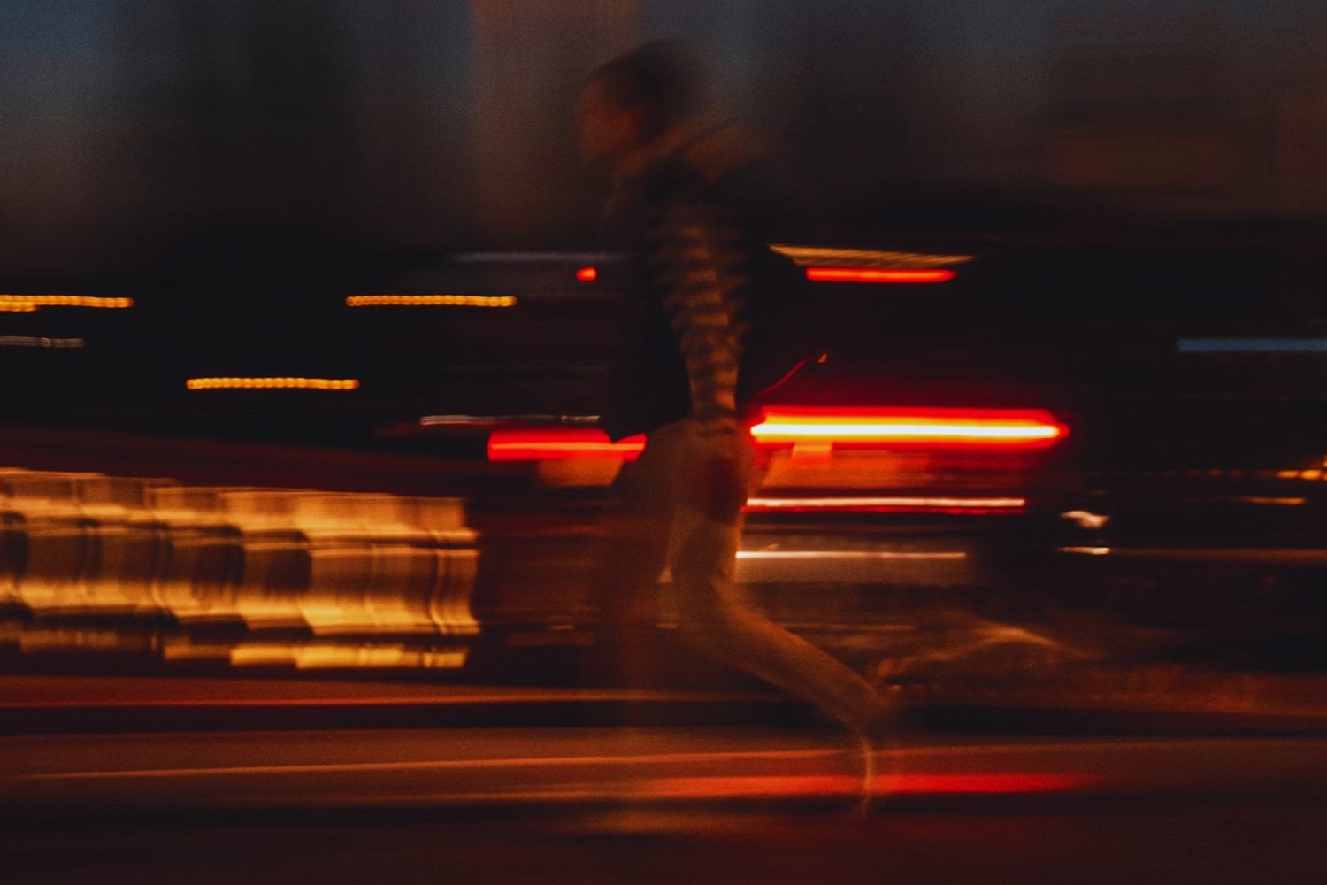 ¿Por qué soñás que te persiguen? La señal silenciosa que tu mente no puede seguir ocultando