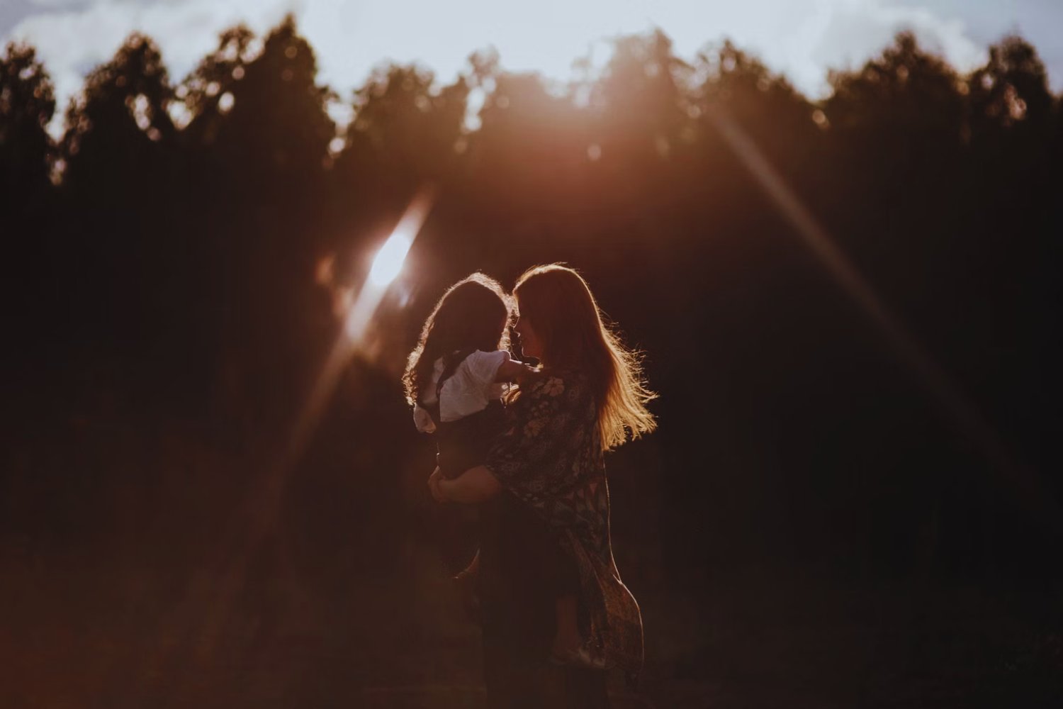 Si creciste con un padre emocionalmente absorbente, esto pudo marcarte más de lo que crees