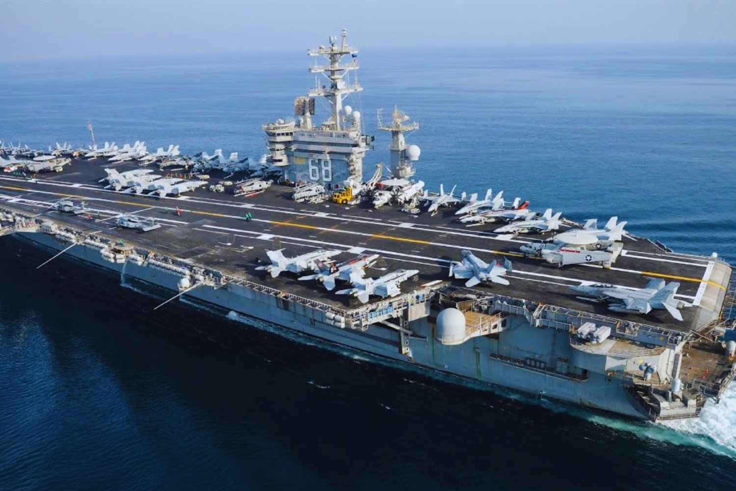 El movimiento del gigante: el USS Nimitz aparece en el mar más tenso del planeta y nadie lo ignora