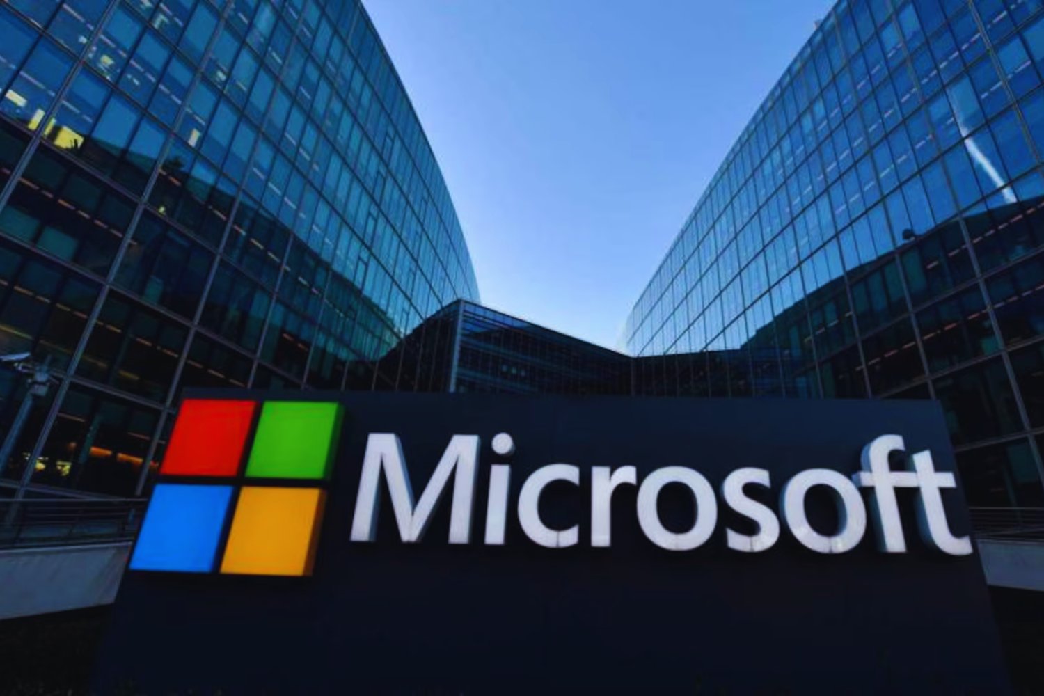 Microsoft veta a DeepSeek: la IA china queda prohibida para sus empleados por motivos de seguridad