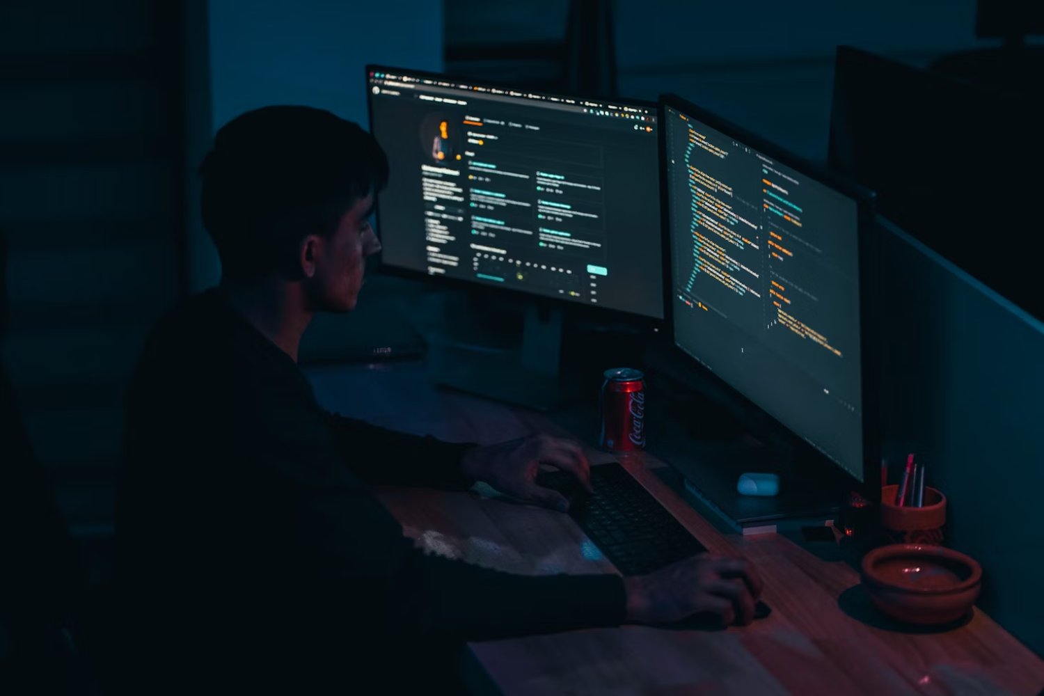 ¿Quieres hacerle frente a la IA y ganar más como programador? Estos lenguajes te abrirán todas las puertas