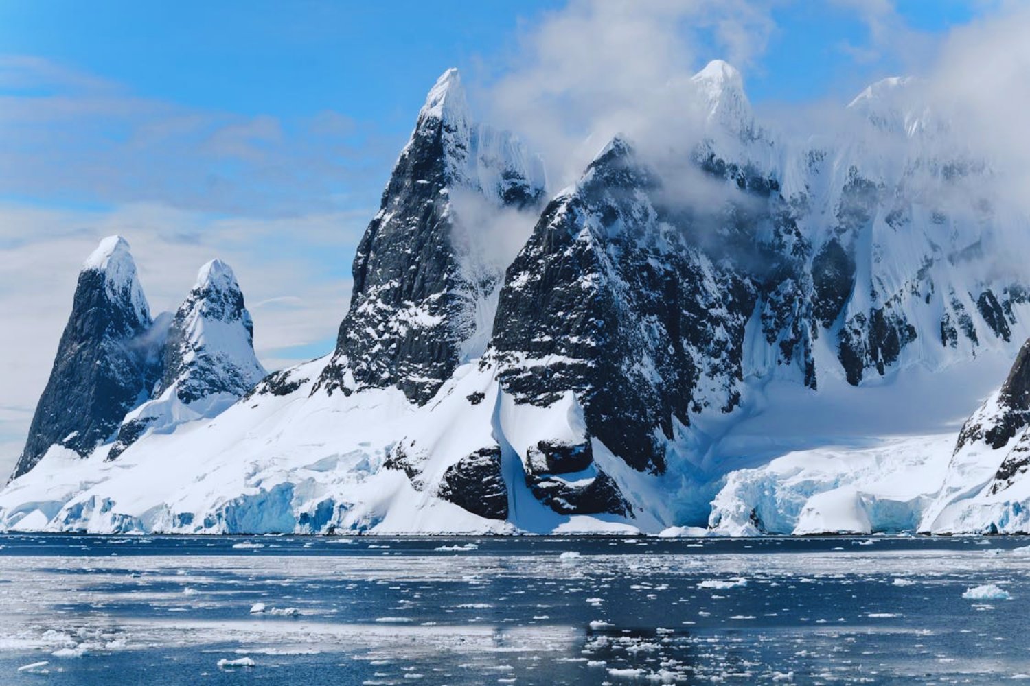 Descubren un mundo oculto bajo el hielo de la Antártida que podría alterar el destino del planeta