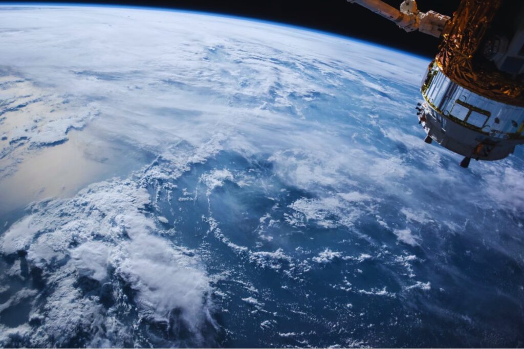 Lo que la NASA ve desde el espacio no son pirámides ni murallas: es esto en el sur de Europa