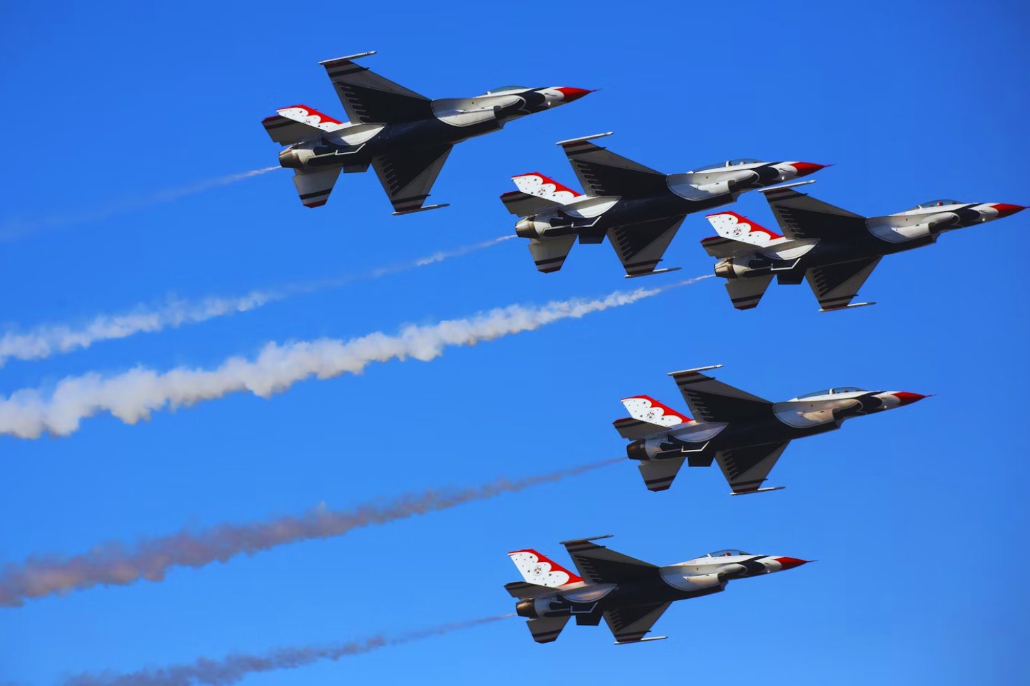 El regalo que no vuela: el pacto oculto detrás de los F-16 enviados por EE.UU. a Ucrania