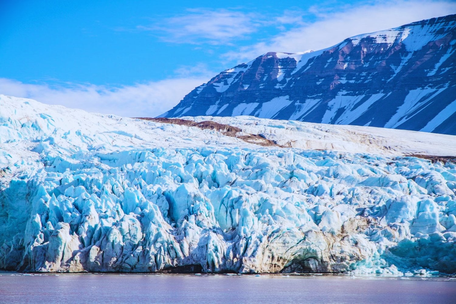 No solo se derriten: lo que esconden los glaciares podría ser mucho peor