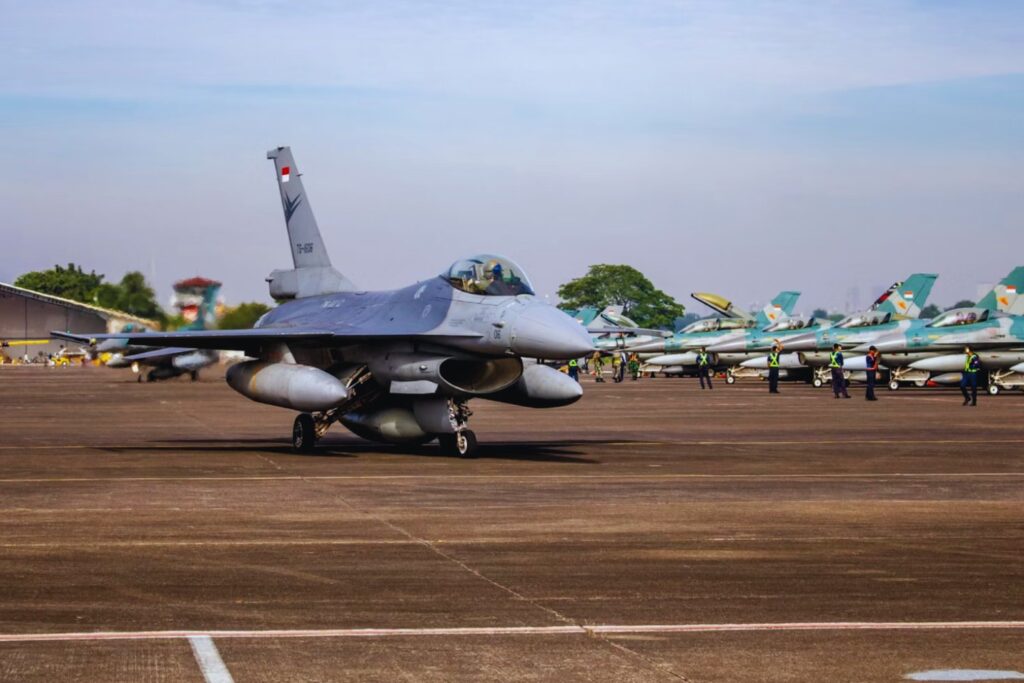 El regalo que no vuela: el pacto oculto detrás de los F-16 enviados por EE.UU. a Ucrania