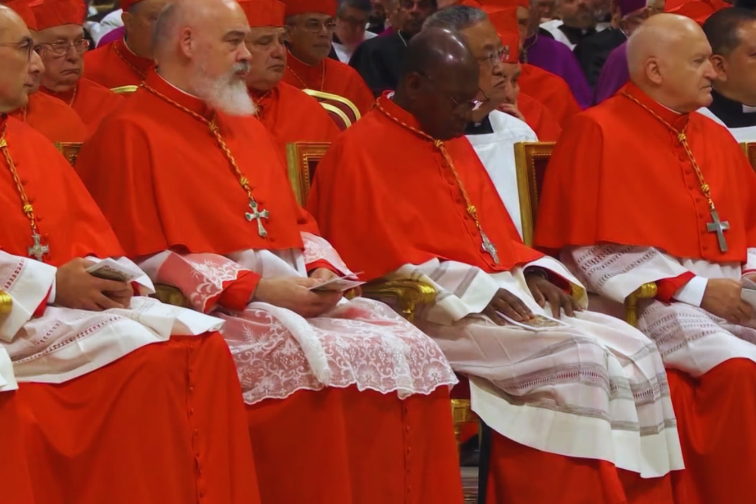 El poroteo secreto del Vaticano: entre lobbies, votos indecisos y un posible “papa latino” que incomoda a Trump