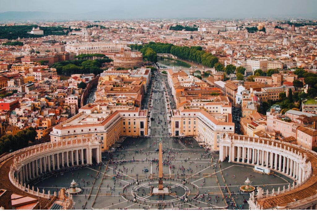 El poroteo secreto del Vaticano: entre lobbies, votos indecisos y un posible “papa latino” que incomoda a Trump