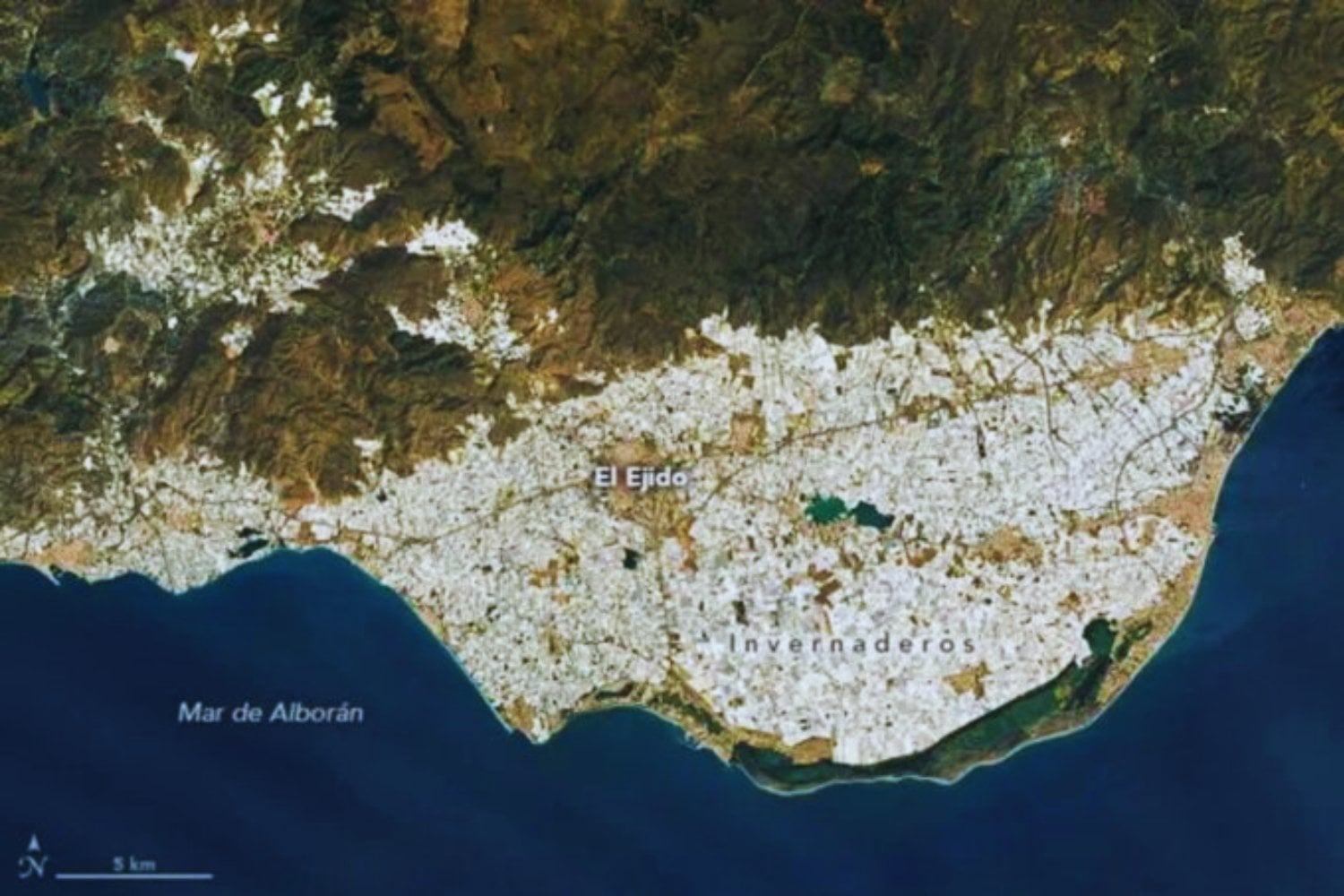 Lo que la NASA ve desde el espacio no son pirámides ni murallas: es esto en el sur de Europa