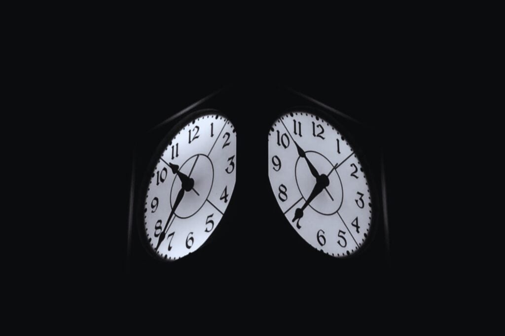 Lo que descubrieron sobre el tiempo podría cambiarlo todo: detectan un fenómeno que va del futuro al pasado
