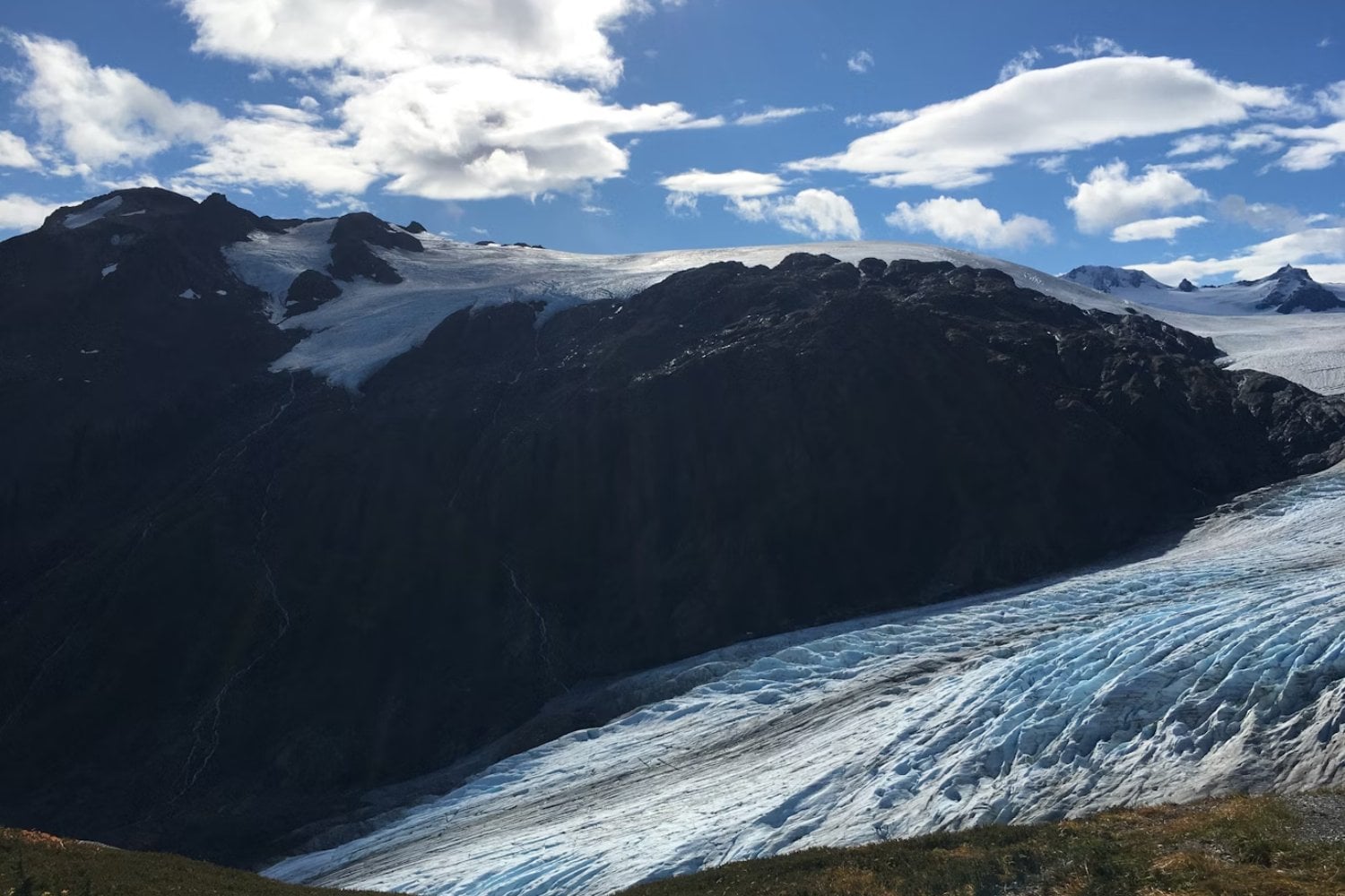 Una montaña se vino abajo: el glaciar que sepultó un pueblo entero en Suiza