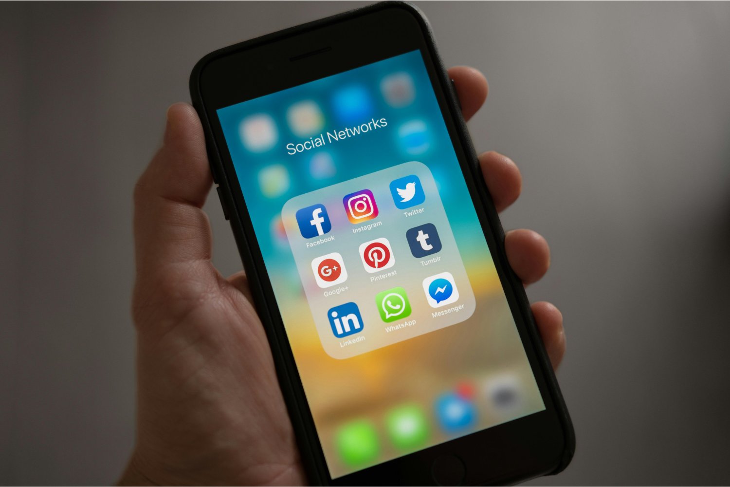 Cuando las redes mandan: el lado oculto del mundo digital adolescente