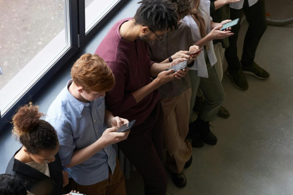 Cuando las redes mandan: el lado oculto del mundo digital adolescente