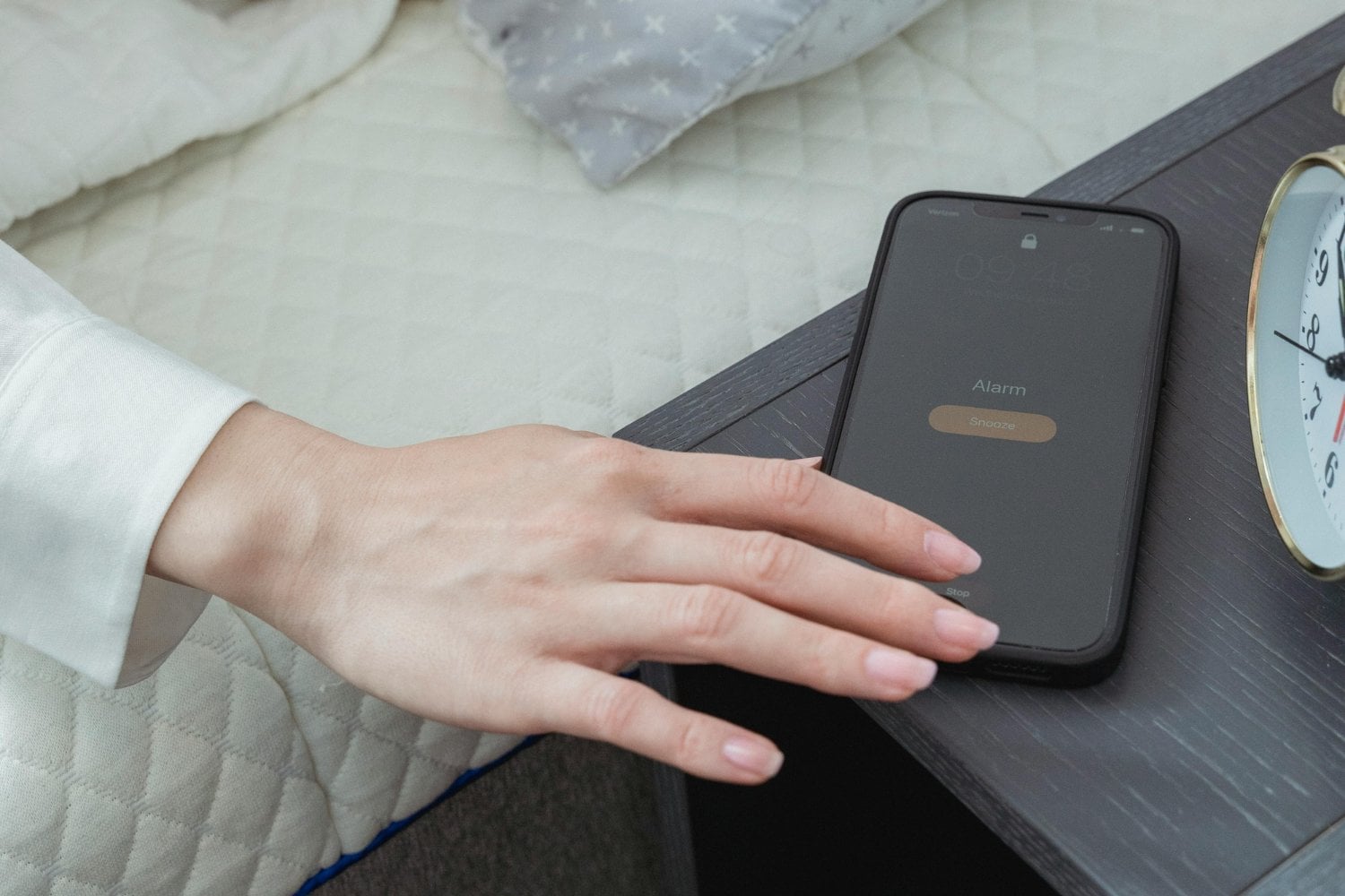 Este objeto cotidiano altera tu sueño como si tomaras café sin saberlo