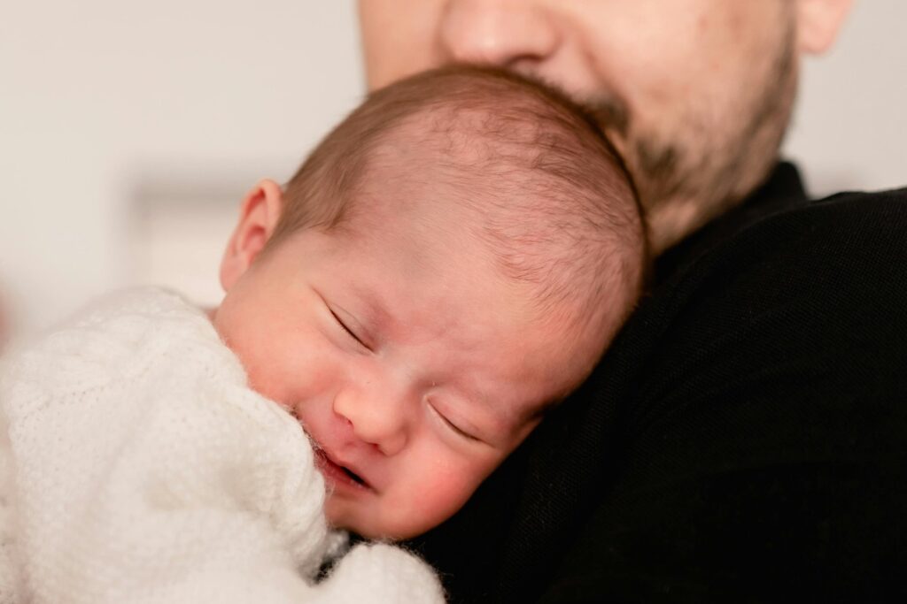 ¿Y si los hombres pudieran amamantar? Una posibilidad biológica que podría cambiarlo todo