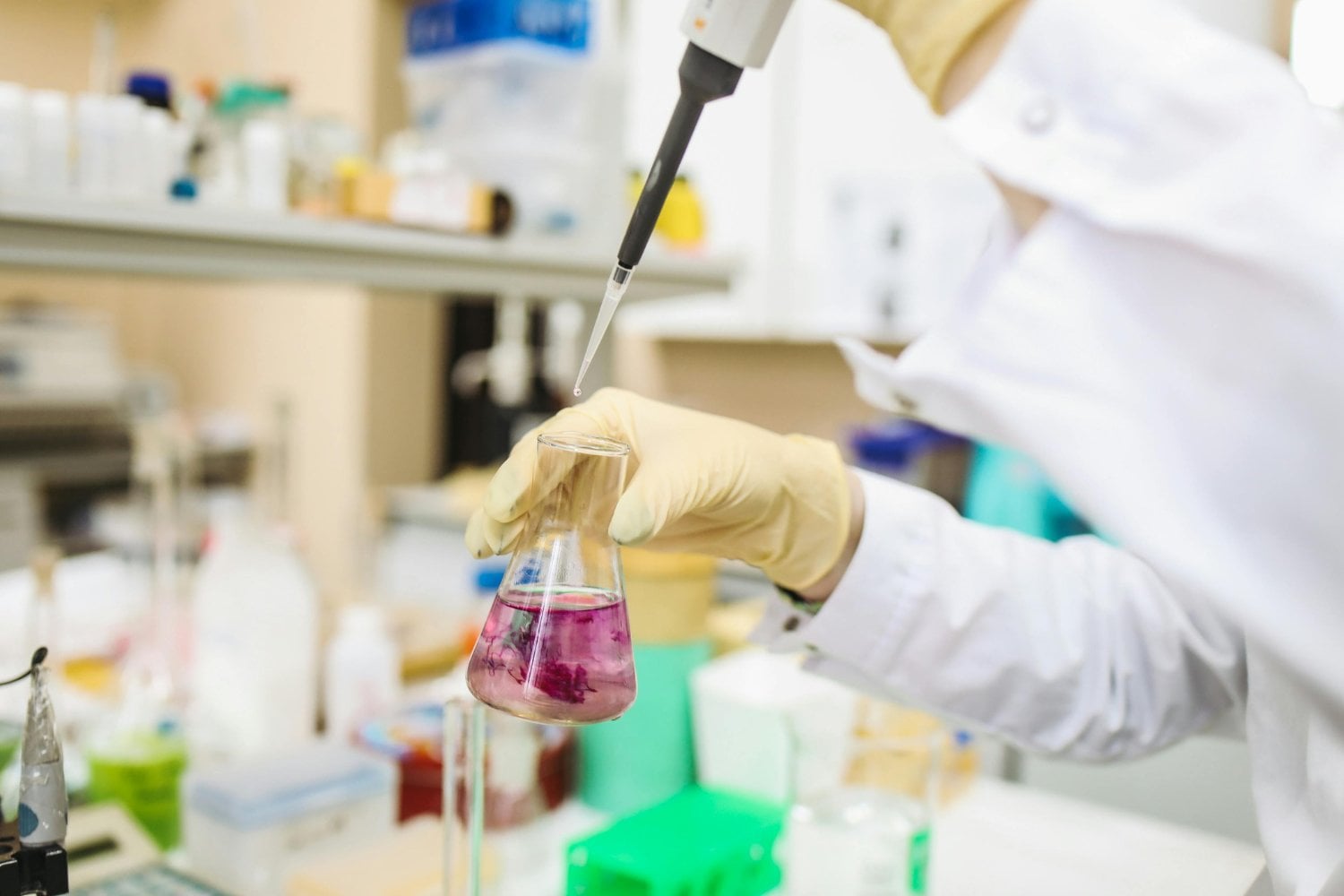 Por qué algunas voces empiezan a desconfiar de la ciencia (y no es solo por la política)