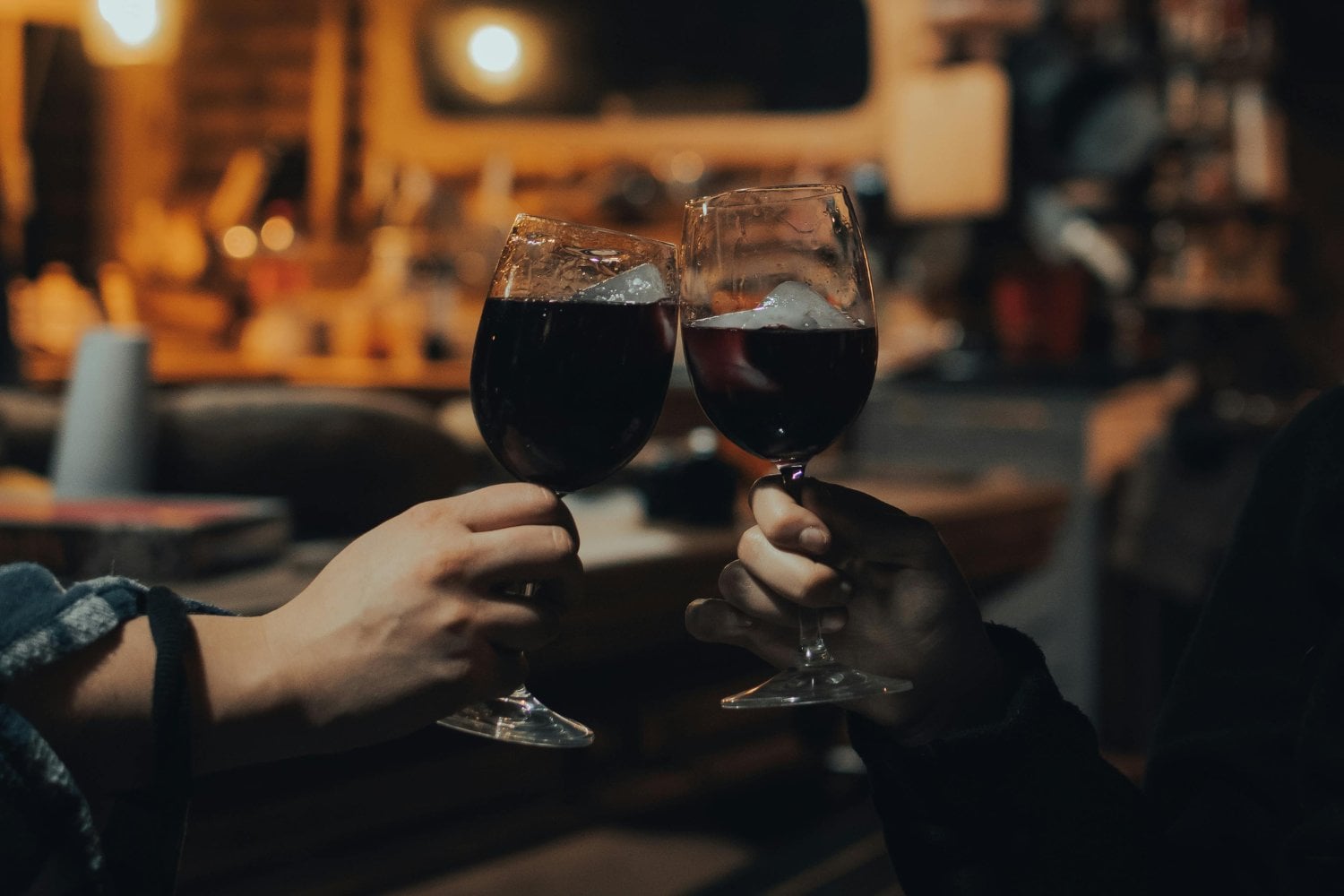 ¿Y si tu copa de vino fuera la culpable de ese dolor de cabeza?