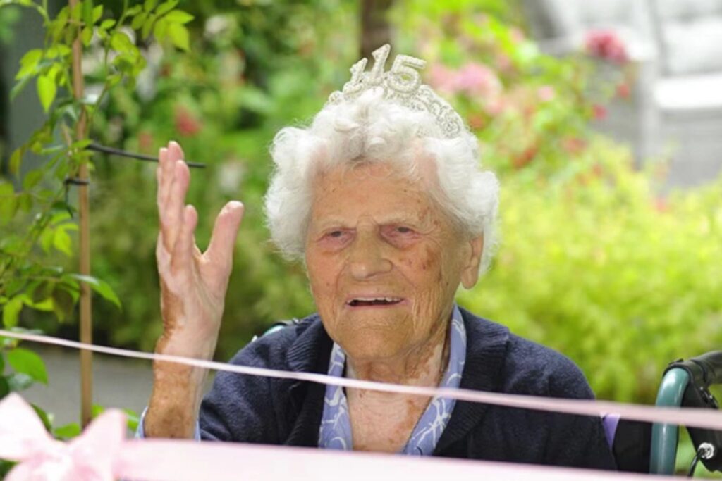 Ethel May Caterham, nacida en 1909, acaba de ser reconocida como la persona viva más longeva del planeta.