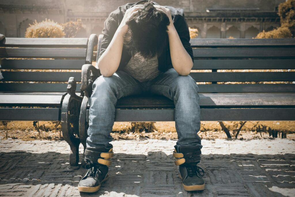 Una amenaza silenciosa que vacía bolsillos: el coste oculto de sentirse solo