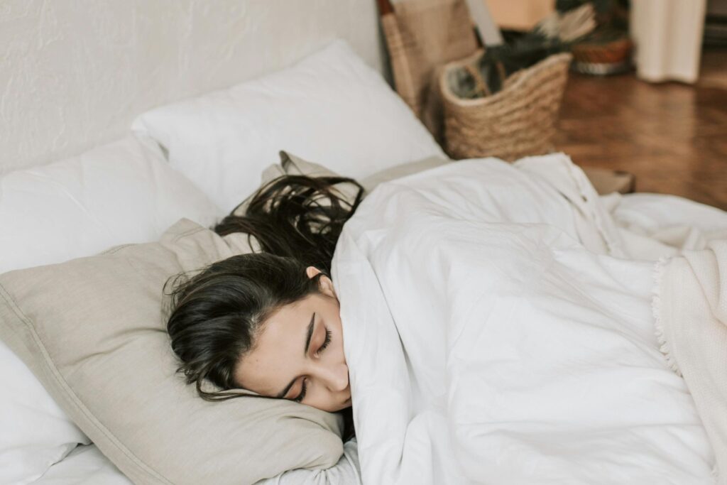 Lo que pasa cuando cierras los ojos: el misterio que tu cuerpo guarda cada noche