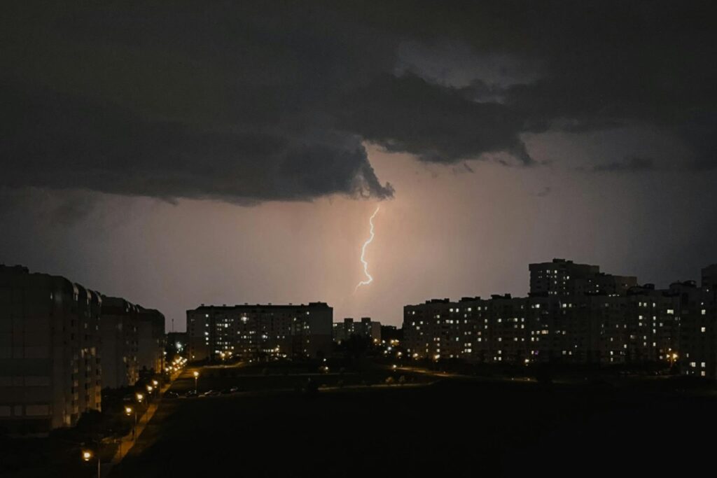 Lo que ocultan las tormentas: por qué el cielo se ilumina, truena y lanza granizo gigante