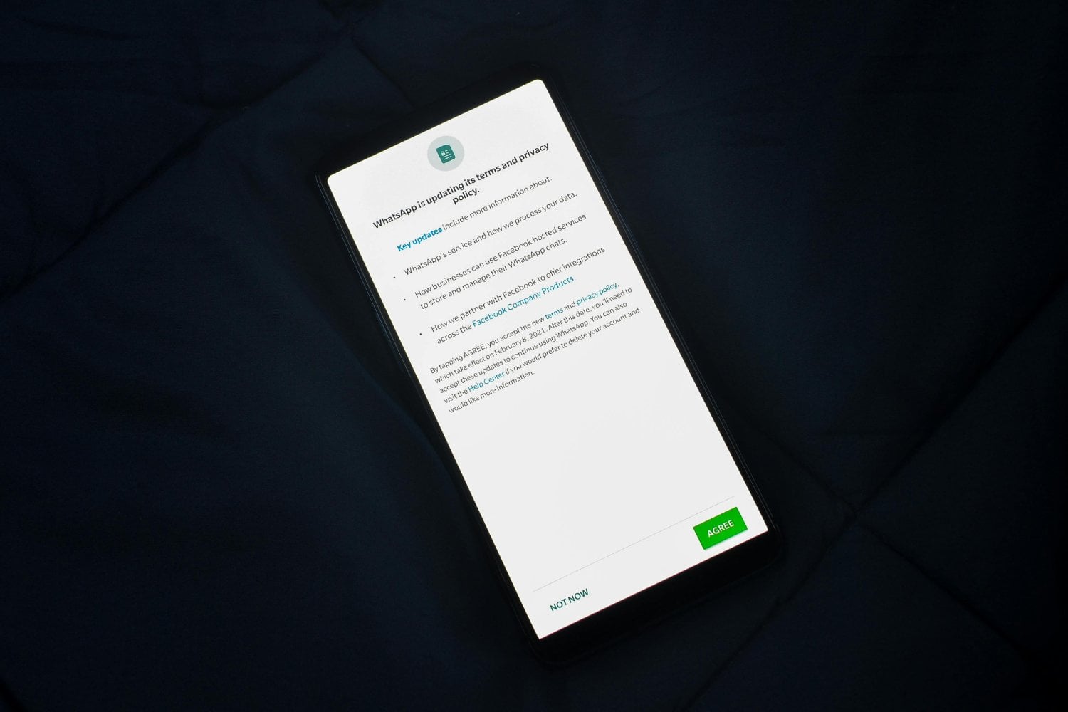 El truco oculto en WhatsApp que podría liberar tu celular en segundos