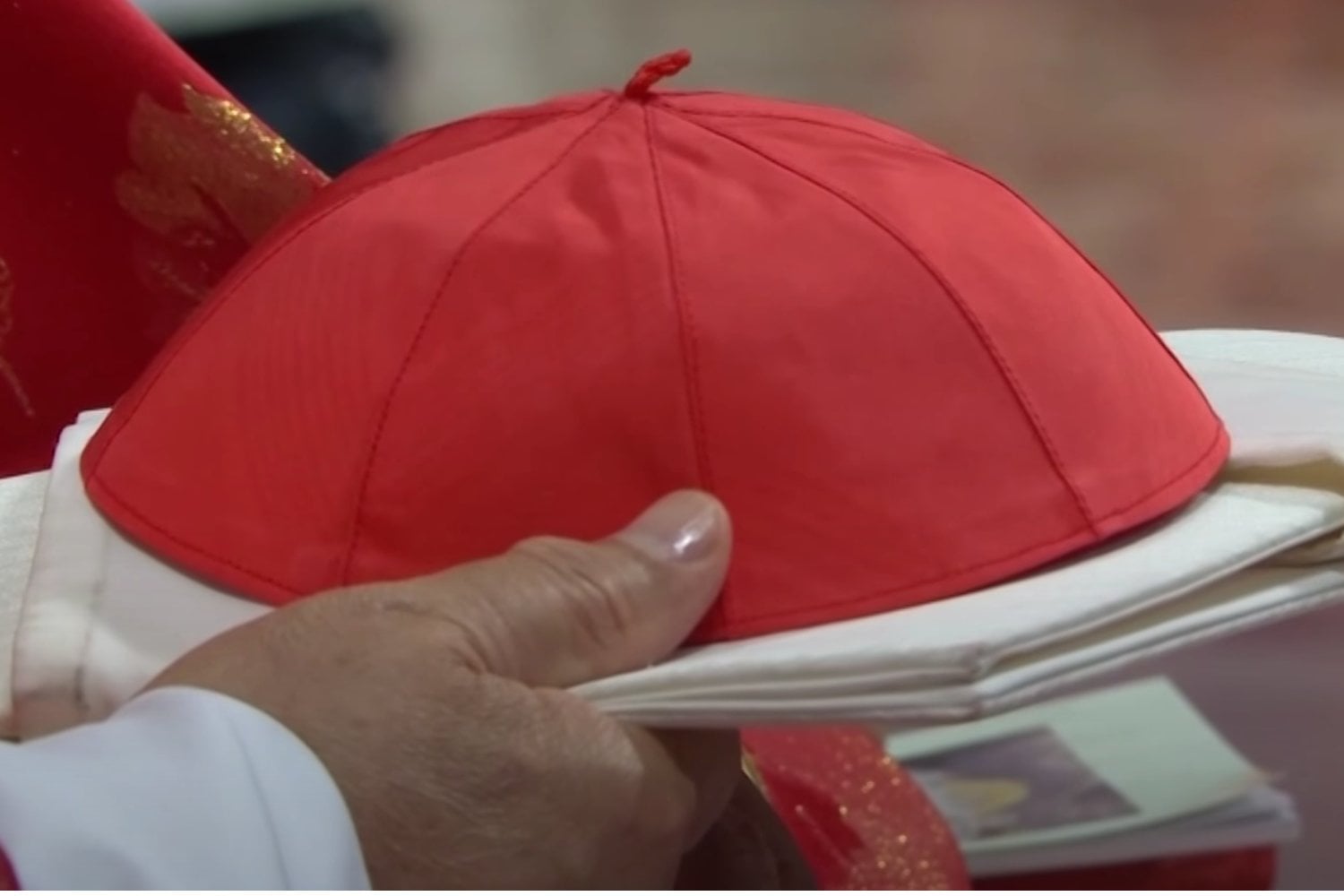 Fumata negra en el Vaticano: el mundo aún espera al nuevo líder de la Iglesia