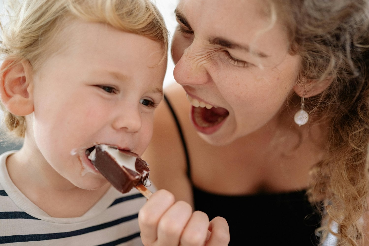 Lo que nadie te cuenta sobre el azúcar infantil: cómo un sabor dulce puede marcar tu salud de por vida