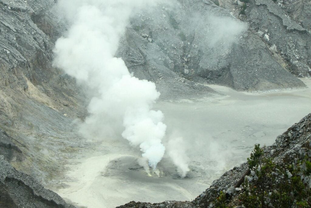 El agua no siempre hierve a 100 °C: lo que nadie te contó sobre cocinar en las alturas