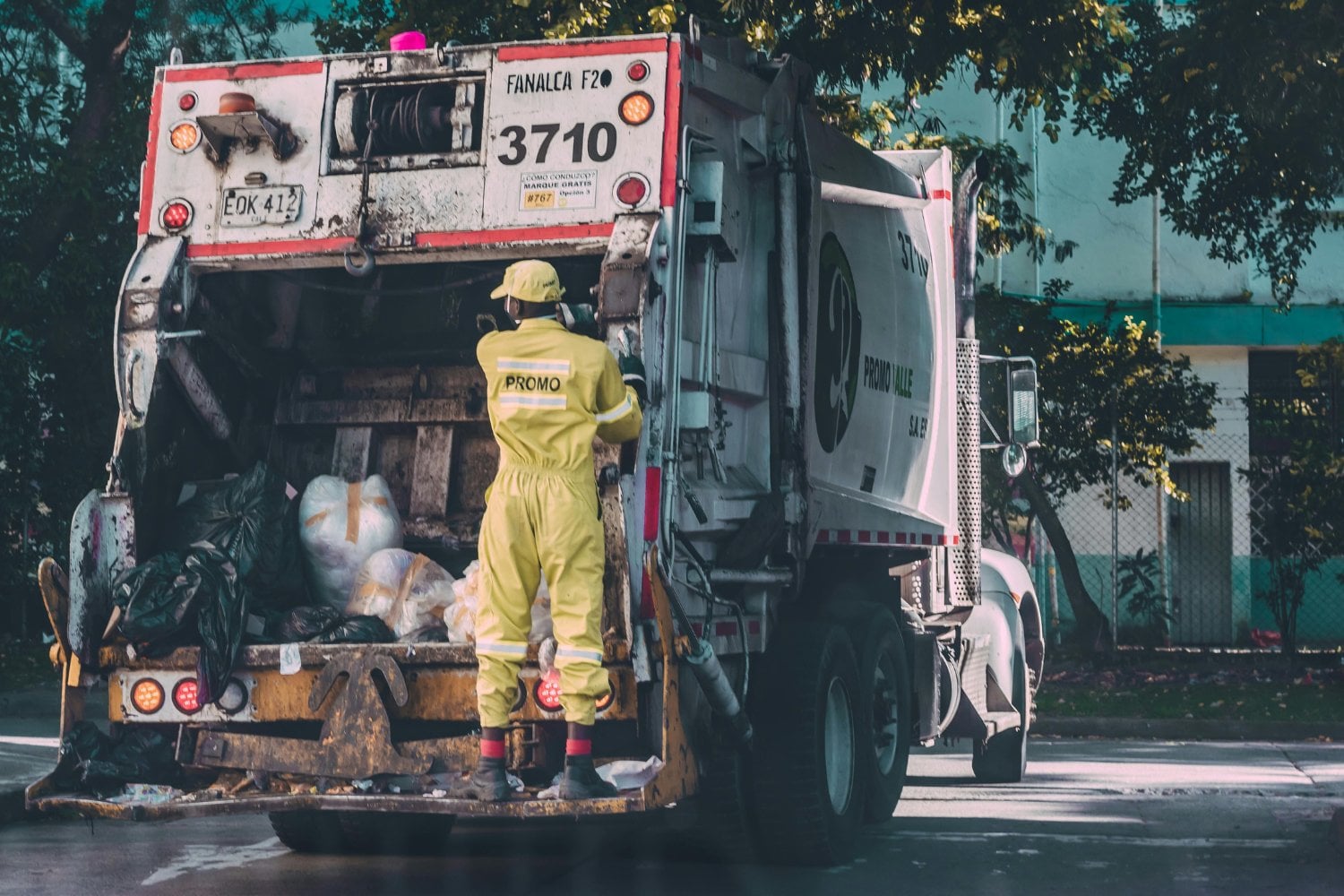 ¿Por qué pagarás por tu basura? La nueva tasa que está dividiendo a España