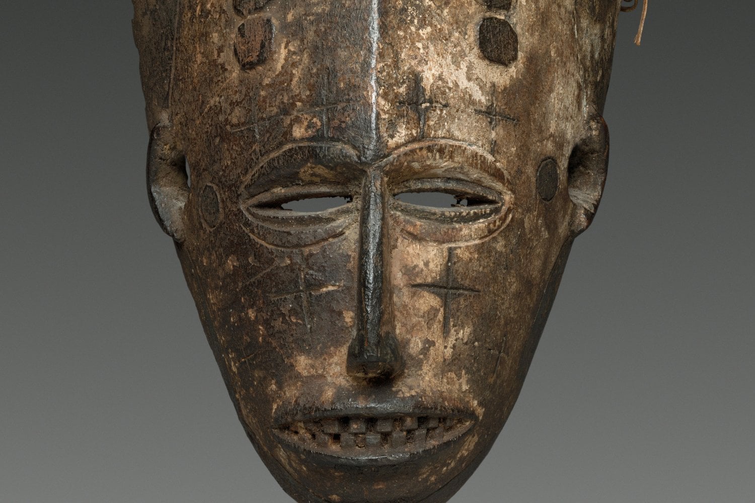Figuras De Ebano Y Hueso Encontradas En Africa