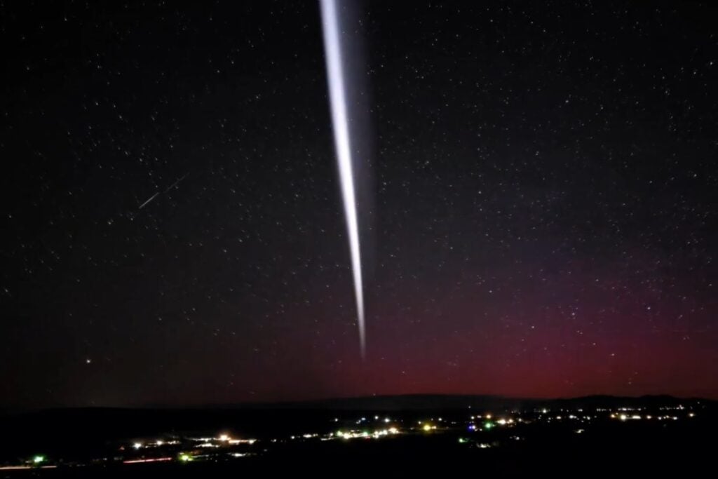 Rayo Blanco En El Cielo De Estados Unidos