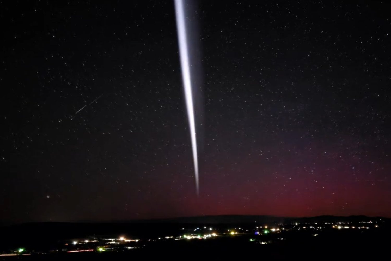 Rayo Blanco En El Cielo De Estados Unidos