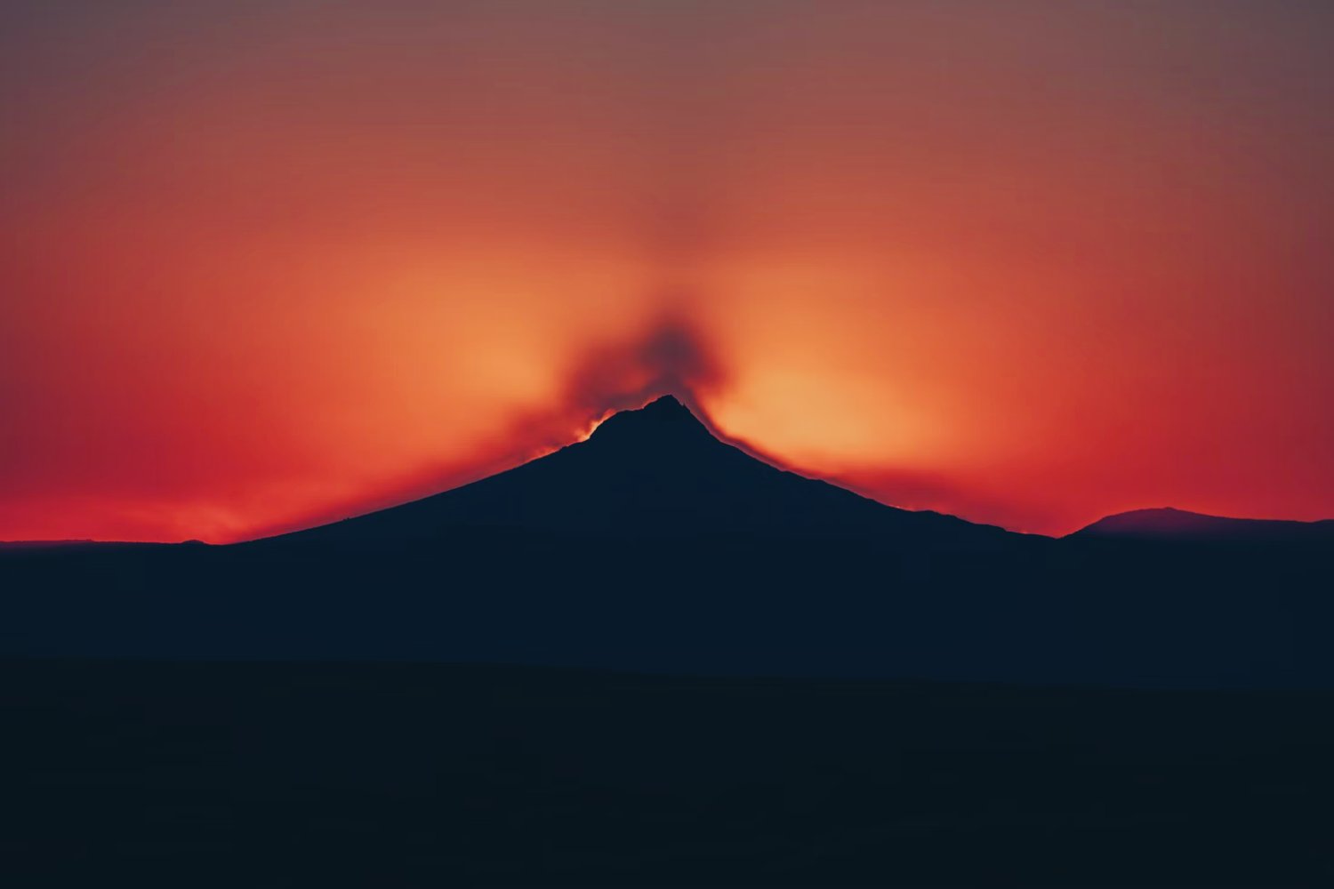 Una profecía inquietante señala al Etna: ¿se acerca el evento que Nostradamus predijo para 2025?