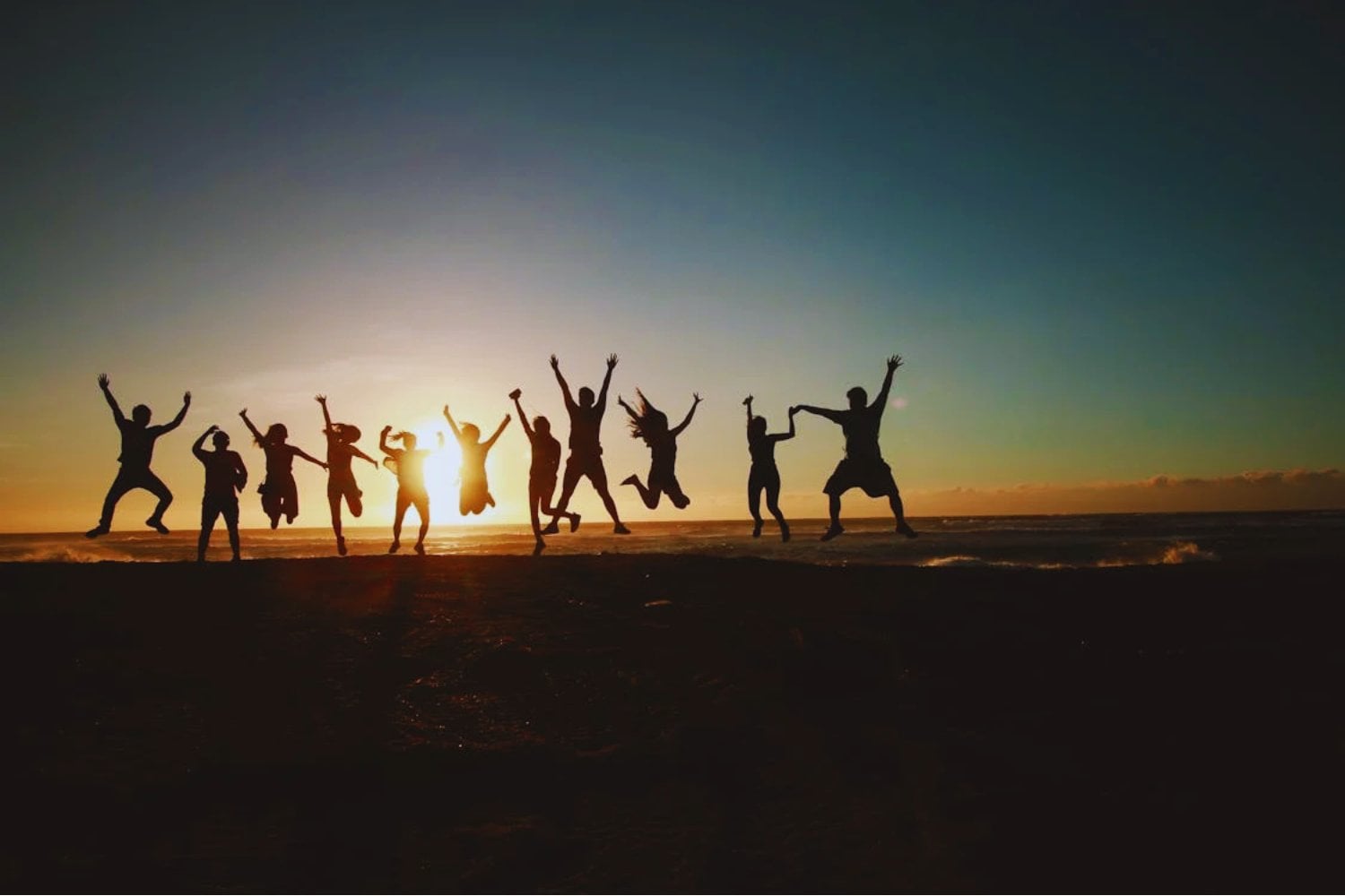 El punto más bajo de la felicidad: la edad en la que todo parece perder sentido, según la ciencia