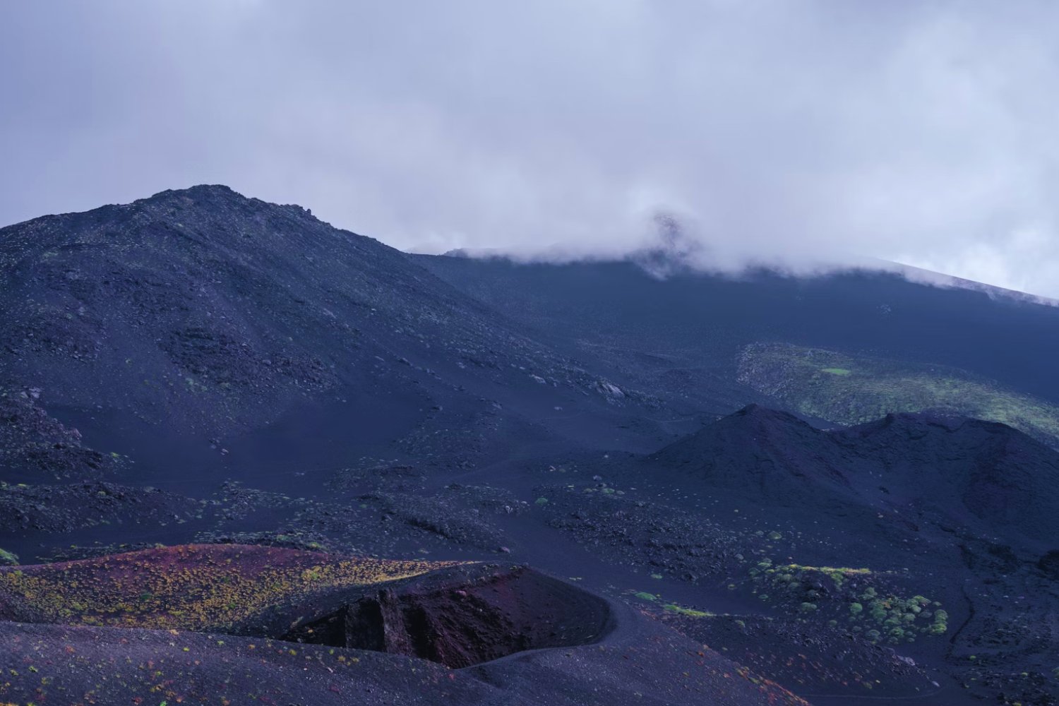 Exploran un volcán extinto y descubren un misterioso tesoro oculto durante 3.000 años