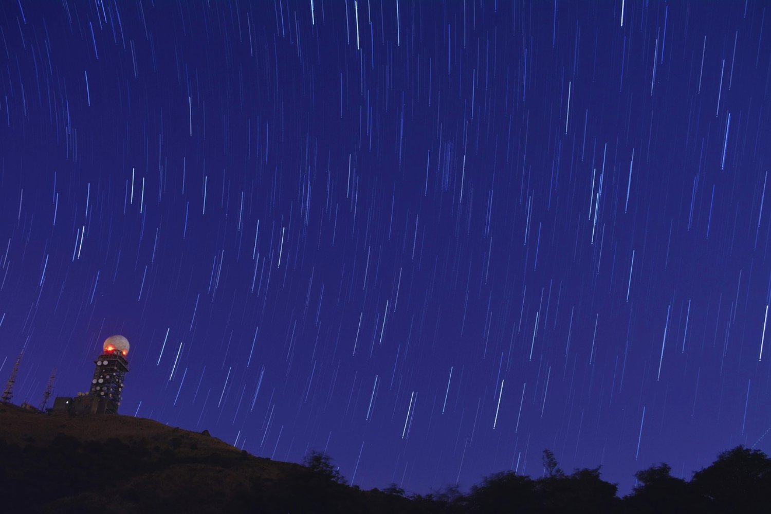 Un tipo muy extraño de alcohol acaba de aparecer en una estrella lejana. Los científicos creen que podría contener pistas sobre cómo empezó la vida en la Tierra