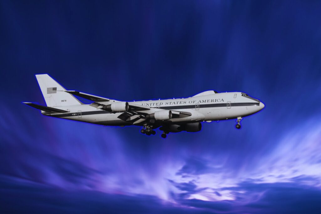 Un vuelo que no pasa desapercibido: el enigmático despliegue del "avión del Juicio Final"