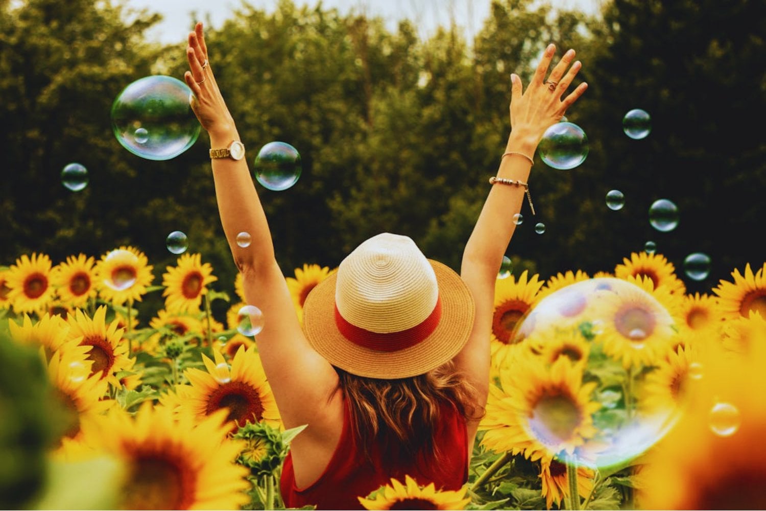 El punto más bajo de la felicidad: la edad en la que todo parece perder sentido, según la ciencia