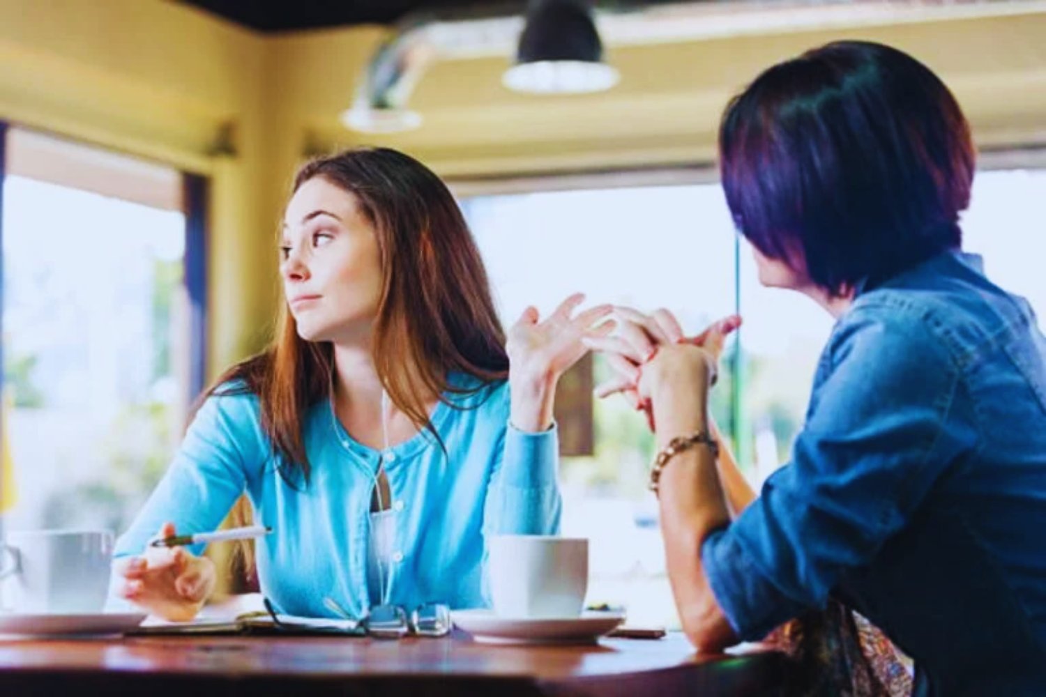 Lo que revelan tus palabras sin que te des cuenta: 7 frases que podrían estar saboteando tus relaciones