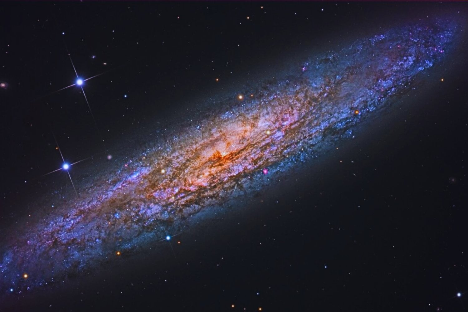 No es solo una imagen más del espacio, sino una mirada con un nivel de detalle que nunca habíamos tenido. La Galaxia del Escultor se deja ver como nunca antes y revela secretos que estaban ocultos en su propia estructura