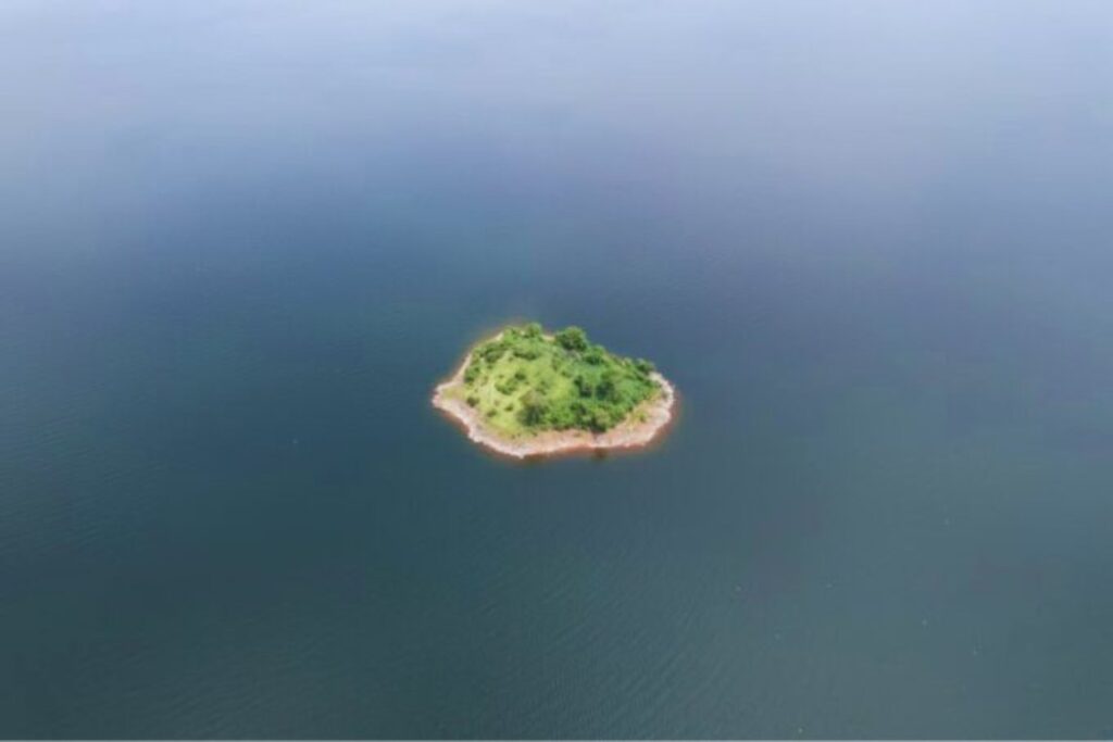 Lo que dejó el retroceso del Mar Caspio: una isla inesperada emerge y desconcierta a los científicos