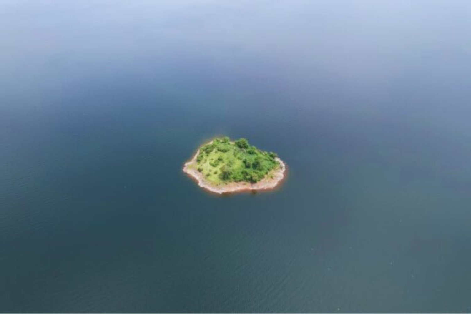 Lo que dejó el retroceso del Mar Caspio: una isla inesperada emerge y desconcierta a los científicos