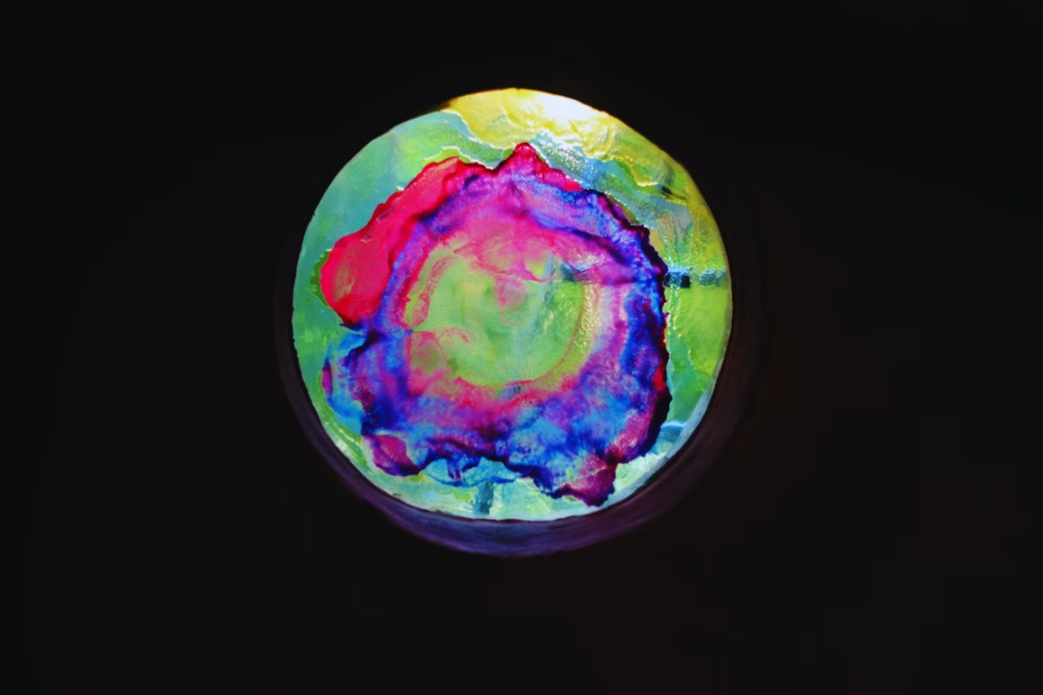 Lo que se mueve bajo nuestros pies: el inquietante hallazgo a 3.000 km de profundidad