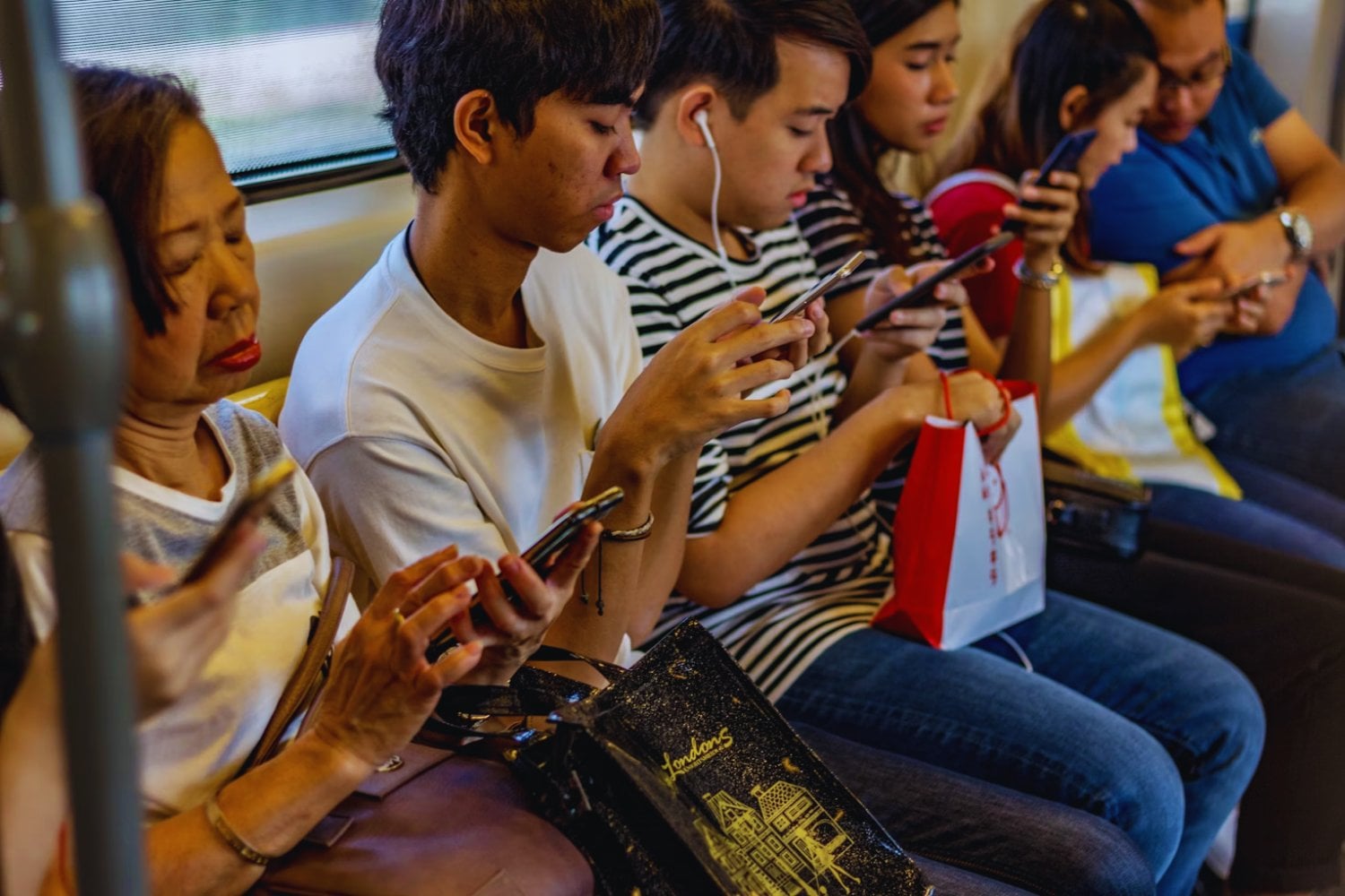 Lo que la generación Z desearía cambiar del mundo digital en el que creció