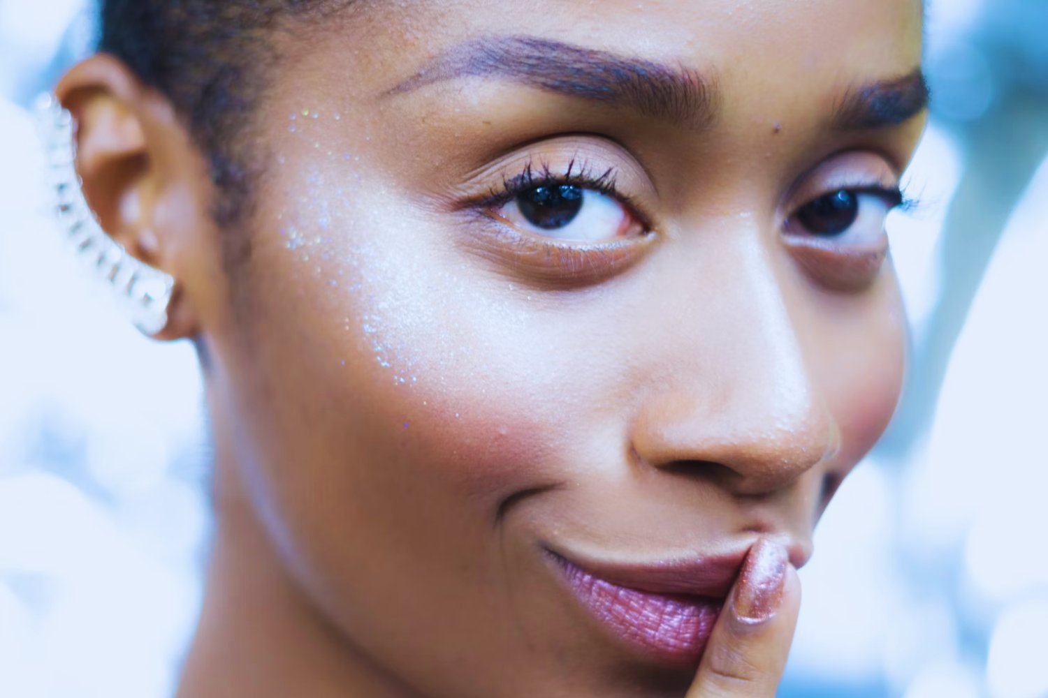 El secreto de la felicidad, según un monje bestseller que cree que estamos atrapados en una gran ilusión