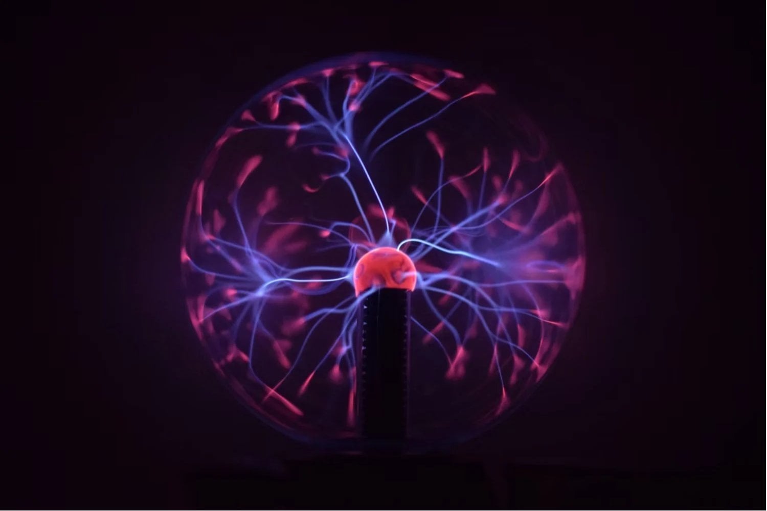 Siempre hemos pensado que el cerebro envejece poco a poco, de forma casi imperceptible, pero la ciencia empieza a cuestionarlo. Un estudio con miles de personas revela que hay edades concretas en las que nuestra mente cambia mucho más de lo que...